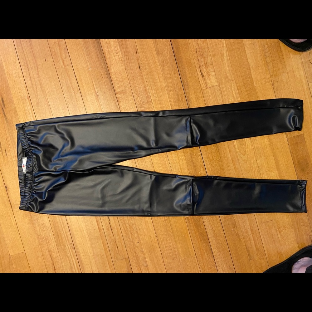 Faux leggings with knee cut out